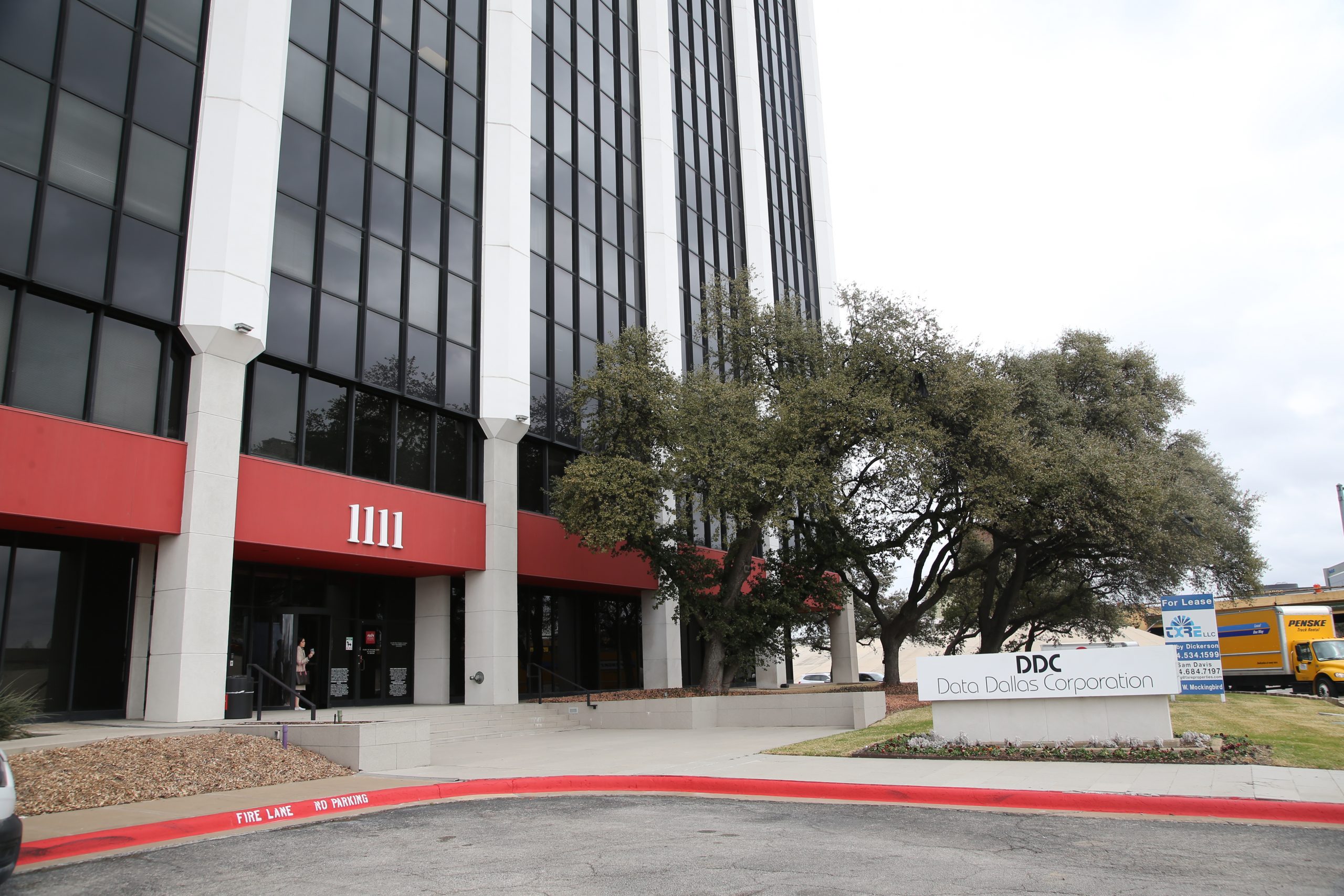 Abogada de inmigración Alexandra Meaders traslada sus oficinas al 1111 W. Mockingbird Lane. Suite 570 en Dallas, Texas 75247